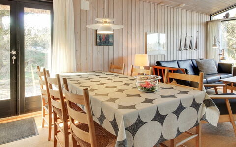 Pisana - 400M from the Sea: Mobilia, Interior Design, Legna, Pavimentazione, Sedia, Tavolo, Soffitto, Sala Da Pranzo, Lampada, Cucina & Sala Da Pranzo Tavolo