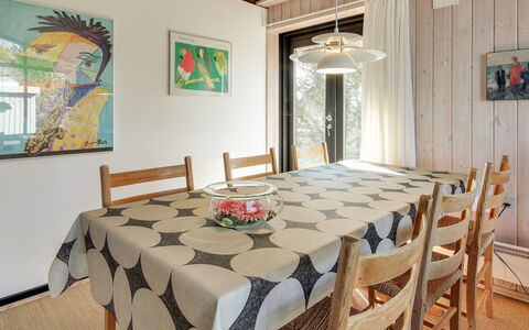 Pisana - 400M from the Sea: Mobilia, Interior Design, Pavimentazione, Legna, Sala Da Pranzo, Sedia, Tavolo, Cucina & Sala Da Pranzo Tavolo, Pavimento, Soffitto