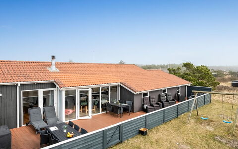 Petkana - 700M from the Sea: Tetto, Casa, Casa, Villetta, Estate, Shade, Raccordo, Deck, Portico, Cortile