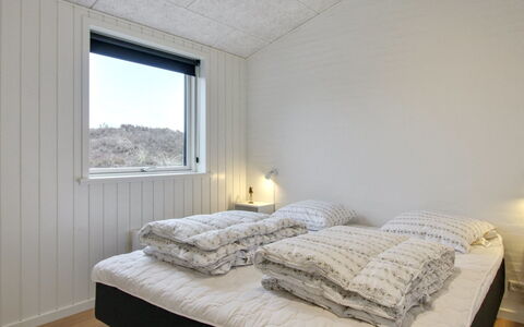 Jirina - 750M from the Sea: Camera Da Letto, Congelamento, Inverno, Bedding, Neve, Letto, Lenzuolo, Geomorfologia Glaciale, Telaio Del Letto, Illuminazione Diurna