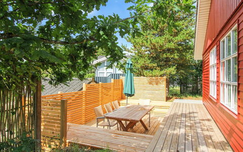 Svenja - 600M from the Sea: Legna, Villetta, Color Legno, Deck, Casa, Latifoglie, Mobili Da Esterno, Portico, Plank, Shade