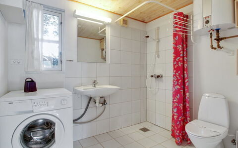 Svenja - 600M from the Sea: Pavimentazione, Pavimento, Interior Design, Idraulico Fixture, Soffitto, Lavello, Camera, Idraulico, Rubinetto, Bagno