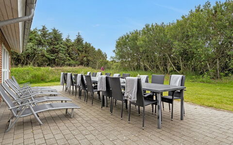 Janita - 800M from the Sea: Arbusto, Urban Design, Groundcover, Brick, Appartamento, Estate, Muratura, Balcone, Landscaping