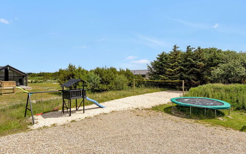 Janita - 800M from the Sea: Arbusto, Urban Design, Groundcover, Brick, Appartamento, Estate, Muratura, Balcone, Landscaping