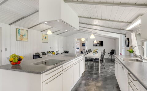 Janita - 800M from the Sea: Cucina, Soffitto, Interior Design, Controsoffitto, Pavimentazione, Apparecchio Major, Pavimento, Lampada, Elettrodomestico Da Cucina, Cucina & Sala Da Pranzo Tavolo