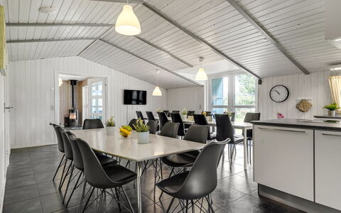 Janita - 800M from the Sea: Soffitto, Interior Design, Lampada, Mobilia, Cucina & Sala Da Pranzo Tavolo, Sedia, Soggiorno, Sala Da Pranzo