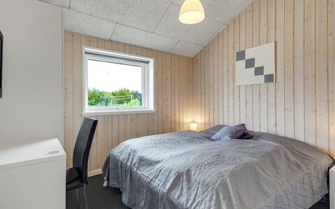 Janita - 800M from the Sea: Legna, Soffitto, Camera Da Letto, Bedding, Lampada, Lenzuolo, Telaio Del Letto, Letto, Inverno, Congelamento