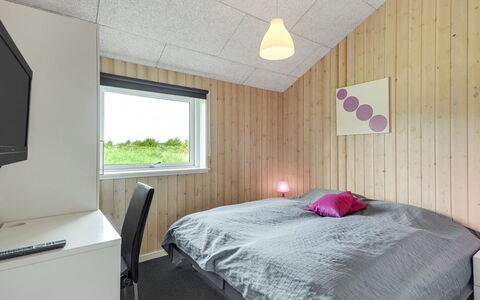Janita - 800M from the Sea: Soffitto, Interior Design, Camera Da Letto, Letto, Lampada, Bedding, Telaio Del Letto, Lenzuolo, Illuminazione Diurna, Design