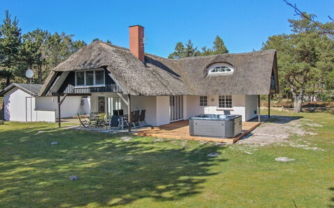 Terne - 1.2Km from the Sea: Villetta, Capannone, Capanna, Agriturismo, Prateria, Baracca, Fienile, Log Cabin, Edifici Giardino