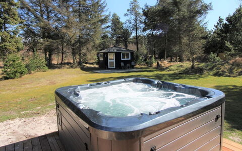 Terne - 1.2Km from the Sea: Villetta, Capannone, Capanna, Agriturismo, Prateria, Baracca, Fienile, Log Cabin, Edifici Giardino