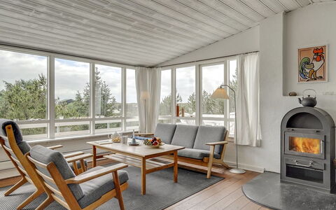 Taimi - 200M from the Sea: Mobilia, Interior Design, Pavimentazione, Pavimento, Divano, Legna, Sedia, Soffitto, Soggiorno, Tavolo