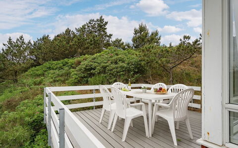 Taimi - 200M from the Sea: Legna, Portico, Corrimano, Deck, Balcone, Plank, Latifoglie, Le Scale, Color Legno, Shade
