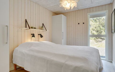 Delan - 1.3Km from the Sea: Legna, Pavimentazione, Soffitto, Interior Design, Pavimento, Camera Da Letto, Lampada, Illuminazione, Camera, Letto
