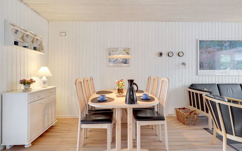 Sighmar - 900M from the Sea: Mobilia, Legna, Interior Design, Pavimentazione, Pavimento, Sala Da Pranzo, Tavolo, Soffitto, Camera, Cucina & Sala Da Pranzo Tavolo
