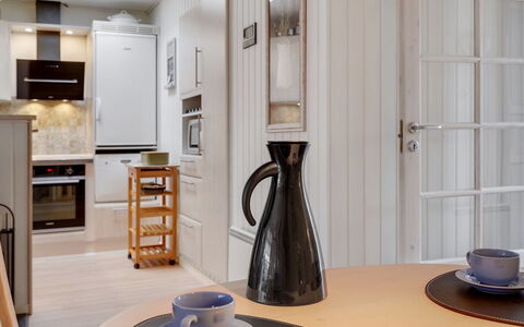 Sighmar - 900M from the Sea: Mobilia, Pavimentazione, Interior Design, Legna, Pavimento, Cabinetry, Soffitto, Elettrodomestico Da Cucina, Cucina, Controsoffitto
