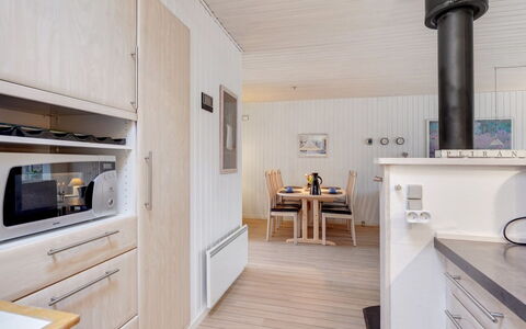 Sighmar - 900M from the Sea: Legna, Pavimentazione, Interior Design, Pavimento, Soffitto, Mobilia, Pavimento In Legno, Cucina, Camera, Controsoffitto
