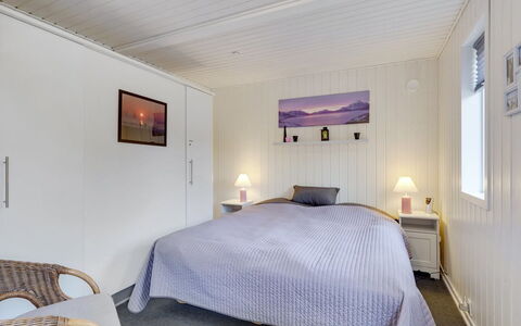 Sighmar - 900M from the Sea: Legna, Camera Da Letto, Soffitto, Pavimento, Letto, Interior Design, Lenzuolo, Pavimentazione, Bedding, Mobilia