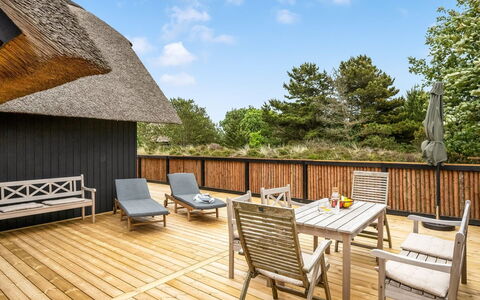 Reiko - 1.5Km from the Sea: Legna, Pavimento In Legno, Latifoglie, Plank, Deck, Color Legno, Villetta, Thatching, Portico, Legname