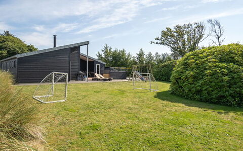 Siegfried - 500M from the Sea: Erba, Arbusto, Lotto, Tetto, Casa, Villetta, Groundcover, Agriturismo, Prato, Giardino