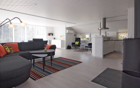 Emmarenze - 400M from the Sea: Interior Design, Mobilia, Pavimentazione, Pavimento, Legna, Soffitto, Divano, Pavimento In Legno, Soggiorno, Lampada