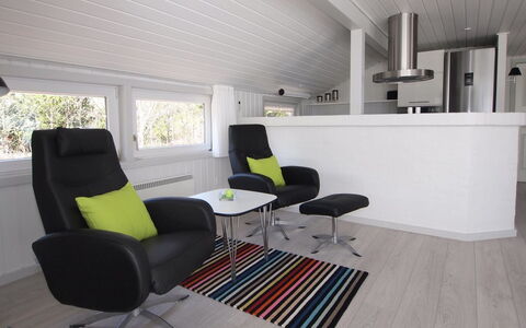 Emmarenze - 400M from the Sea: Mobilia, Pavimentazione, Interior Design, Pavimento, Legna, Soffitto, Soggiorno, Pavimento In Legno, Appartamento, Illuminazione