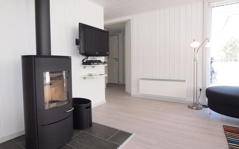 Emmarenze - 400M from the Sea: Pavimento, Pavimentazione, Interior Design, Pavimento In Legno, Legna, Mobilia, Camera, Pavimento Laminato, Casa, Soggiorno