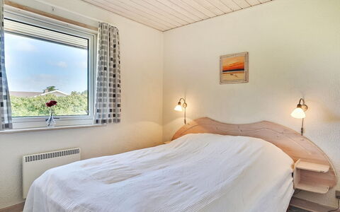 Aurelia - 500M to the Fjord: Camera Da Letto, Letto, Lenzuolo, Telaio Del Letto, Bedding, Casa, Soffitto, Biancheria, Latifoglie, Cuscino