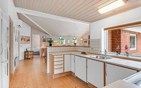 Salla - 1.2Km from the Sea: Legna, Soffitto, Interior Design, Pavimentazione, Casa, Pavimento, Cucina, Controsoffitto, Pavimento In Legno, Color Legno