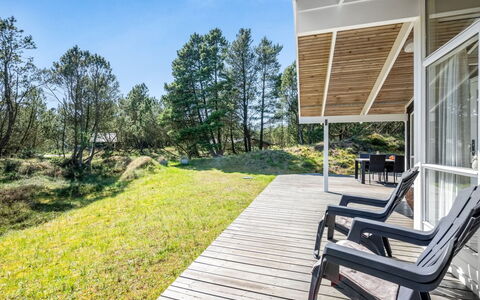 Abiorn - 2.5Km from the Sea: Casa, Portico, Villetta, Latifoglie, Shade, Plank, Deck, Pavimento In Legno, Estate, Design