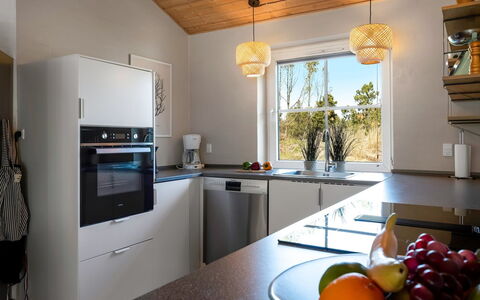 Ingmund - 2Km from the Sea: Controsoffitto, Interior Design, Cucina, Elettrodomestico Da Cucina, Mobilia, Lampada, Pavimentazione, Soffitto, Cabinetry, Legna