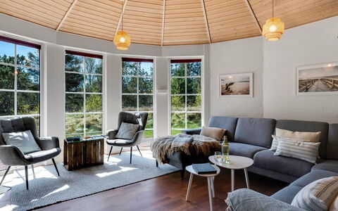 Ingmund - 2Km from the Sea: Interior Design, Mobilia, Pavimentazione, Legna, Pavimento, Soffitto, Soggiorno, Pavimento In Legno, Tavolo, Casa