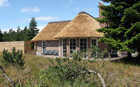Ingmund - 2Km from the Sea: Costruzione, Tetto, Thatching, Casa, Villetta, Casa, Zona Residenziale, Lotto, Porta, Insediamento Umano