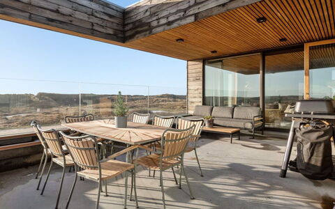 Caterina - 100M from the Sea: Arbusto, Urban Design, Groundcover, Brick, Appartamento, Estate, Muratura, Balcone, Landscaping