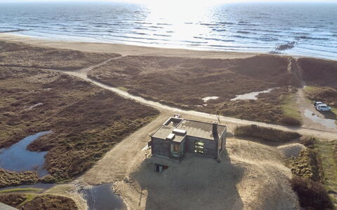 Caterina - 100M from the Sea: Arbusto, Urban Design, Groundcover, Brick, Appartamento, Estate, Muratura, Balcone, Landscaping