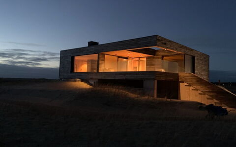 Caterina - 100M from the Sea: Arbusto, Urban Design, Groundcover, Brick, Appartamento, Estate, Muratura, Balcone, Landscaping