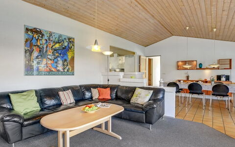 Tali - 700M from the Sea: Interior Design, Legna, Soffitto, Divano, Pavimentazione, Mobilia, Pavimento, Soggiorno, Camera