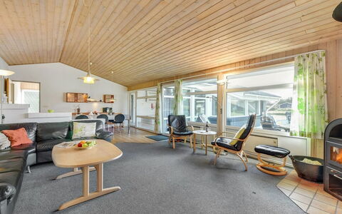 Tali - 700M from the Sea: Interior Design, Soffitto, Legna, Divano, Pavimentazione, Mobilia, Soggiorno, Pavimento, Casa