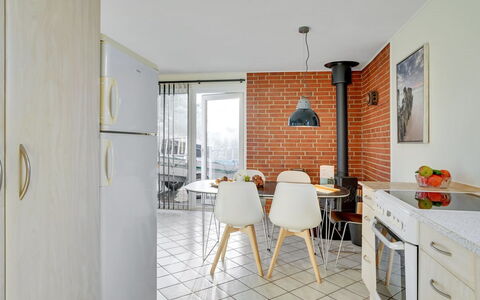 Dværg - 350M from the Sea: Parete, Interior Design, Pavimentazione, Mobilia, Soffitto, Sedia, Camera, Appartamento, Cucina, Brick