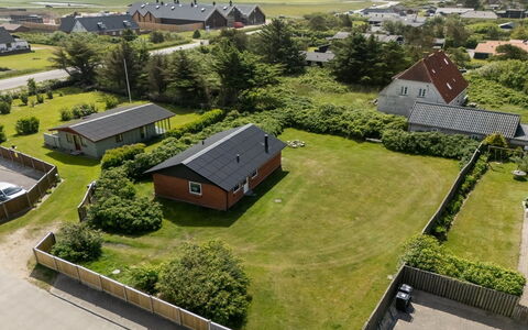 Dværg - 350M from the Sea: Tetto, Zona Residenziale, Casa, Paesaggio, Plain, Casa, Lotto, Area Rurale, Insediamento Umano, Estate