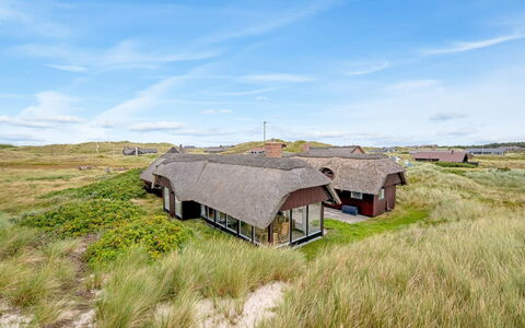 Nicolaus - from the Sea: Erba, Casa, Tetto, Casa, Villetta, Arbusto, Lotto, Area Rurale, Agriturismo, Groundcover