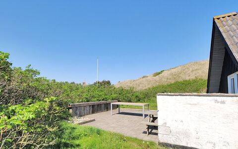 Florentine - 600M from the Sea: Arbusto, Urban Design, Groundcover, Brick, Appartamento, Estate, Muratura, Balcone, Landscaping