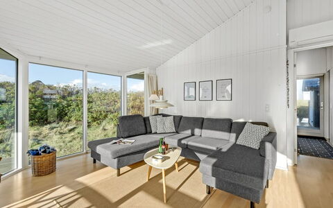 Thorgny - from the Sea: Legna, Interior Design, Pavimento, Pavimentazione, Divano, Casa, Soffitto, Soggiorno, Pavimento In Legno, Camera