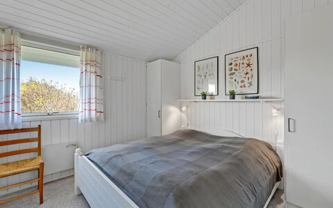 Thorgny - from the Sea: Legna, Camera Da Letto, Soffitto, Letto, Interior Design, Pavimentazione, Pavimento, Mobilia, Lenzuolo, Bedding
