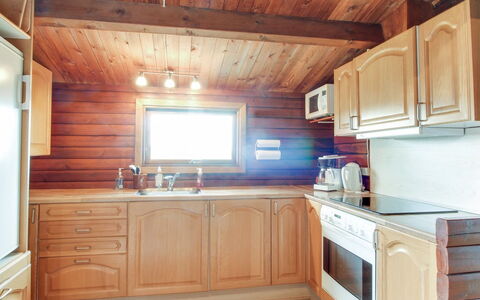 Svenne - 500M from the Sea: Pavimentazione, Legna, Interior Design, Pavimento, Cucina, Soffitto, Controsoffitto, Cabinetry, Camera, Color Legno