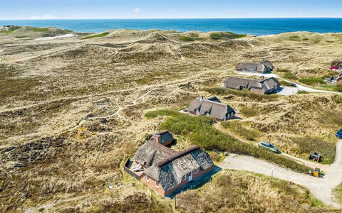 Slava - 250M from the Sea: Tetto, Lotto, Villetta, Casa, Area Rurale, Capannone, Raccordo, Edifici Giardino, Log Cabin, Capanna