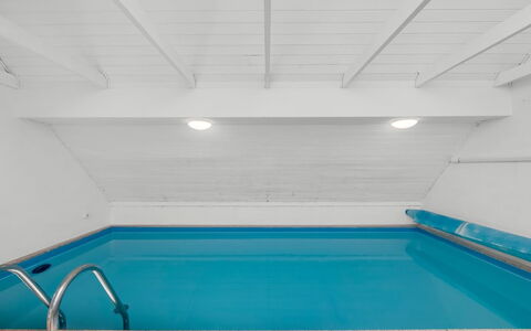 Laetitita - from the Sea: Pavimentazione, Pavimento, Piscina, Soffitto, Materiale Composito, Piastrella, Design, Illuminazione Diurna, Attico
