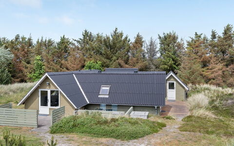 Hinz - from the Sea: Zona Residenziale, Arbusto, Casa, Casa, Giardino, Estate, Shade, Landscaping, Prato