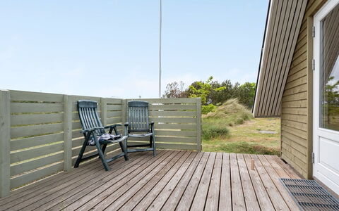 Hinz - from the Sea: Zona Residenziale, Arbusto, Casa, Casa, Giardino, Estate, Shade, Landscaping, Prato