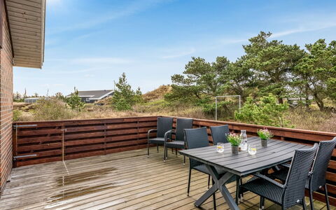 Hawarth - 300M to the Fjord: Arbusto, Urban Design, Groundcover, Brick, Appartamento, Estate, Muratura, Balcone, Landscaping