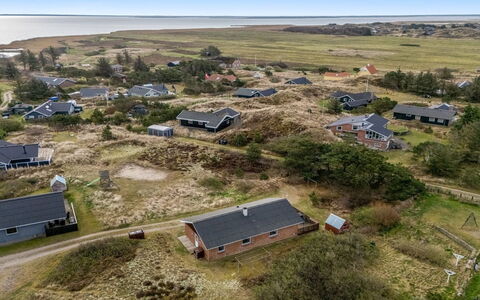 Hawarth - 300M to the Fjord: Arbusto, Urban Design, Groundcover, Brick, Appartamento, Estate, Muratura, Balcone, Landscaping